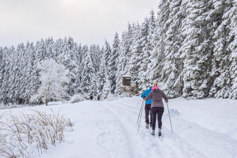 Vacanță de iarnă în România 2025 – Stațiuni de top și experiențe locale autentice