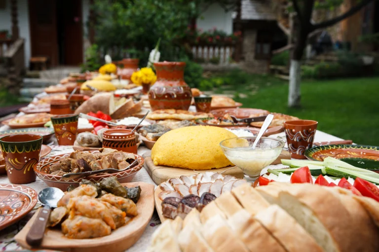 Experiențe culinare autentice în România: Gusturi de neuitat Experiențe culinare autentice în România Gusturi de neuitat