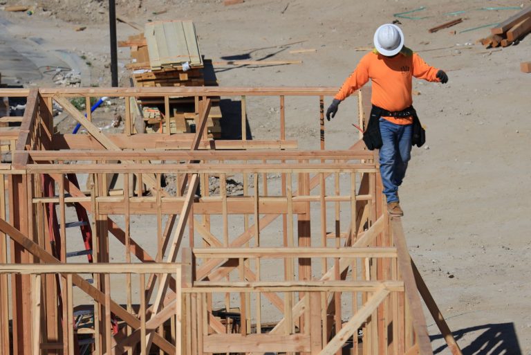 Renovarea unui apartament vechi: ordinea corectă a lucrărilor, bugetul realist și capcanele care umflă factura Renovarea unui apartament vechi: ordinea corectă a lucrărilor, bugetul realist și capcanele care umflă factura